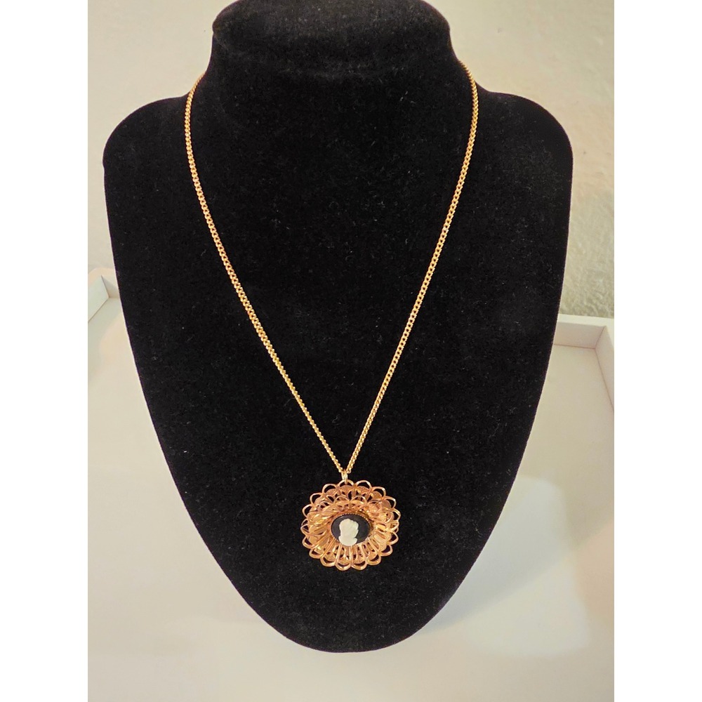 Vintage Gold Tone Black White Cameo Filigree Scalloped Pendant Necklace 24 In